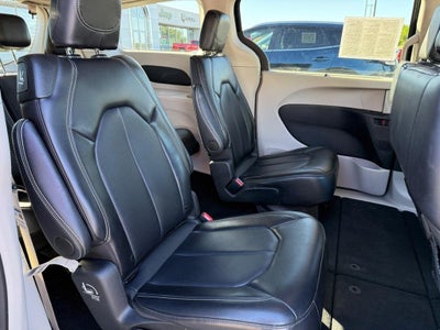 2024 Chrysler Pacifica Touring L NEAR MILWAUKEE WI