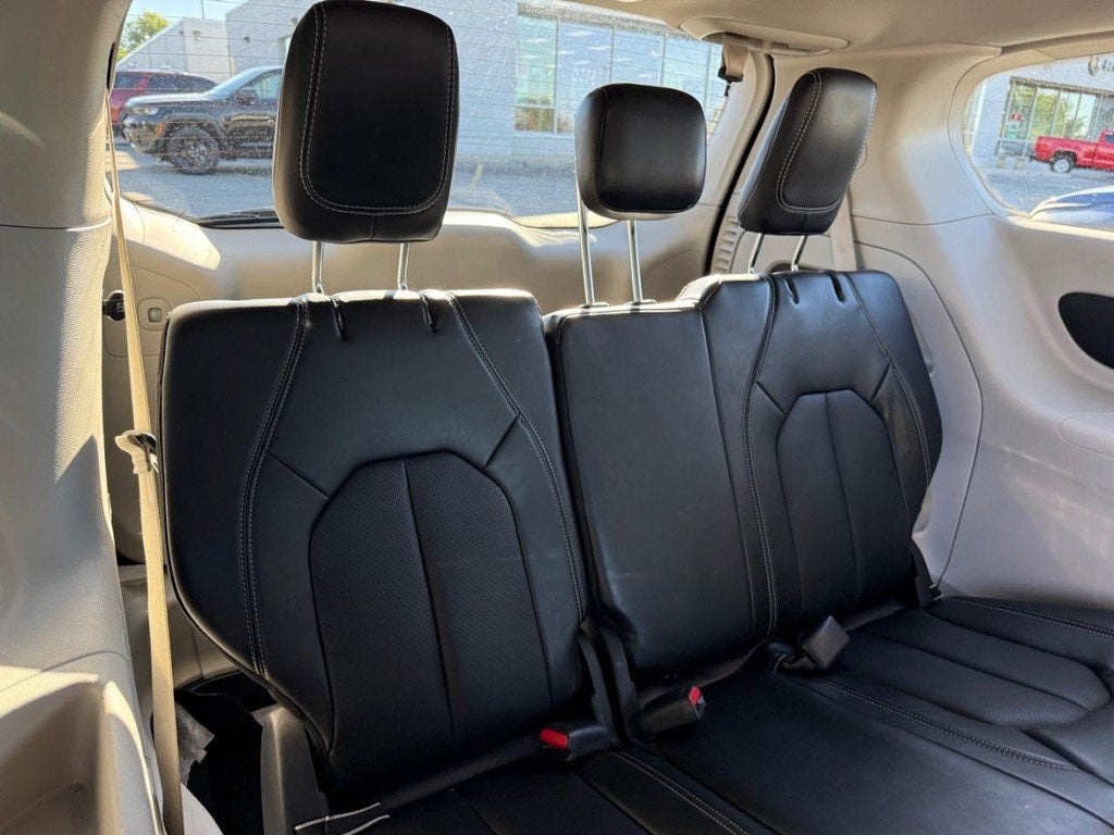 2024 Chrysler Pacifica Touring L NEAR MILWAUKEE WI