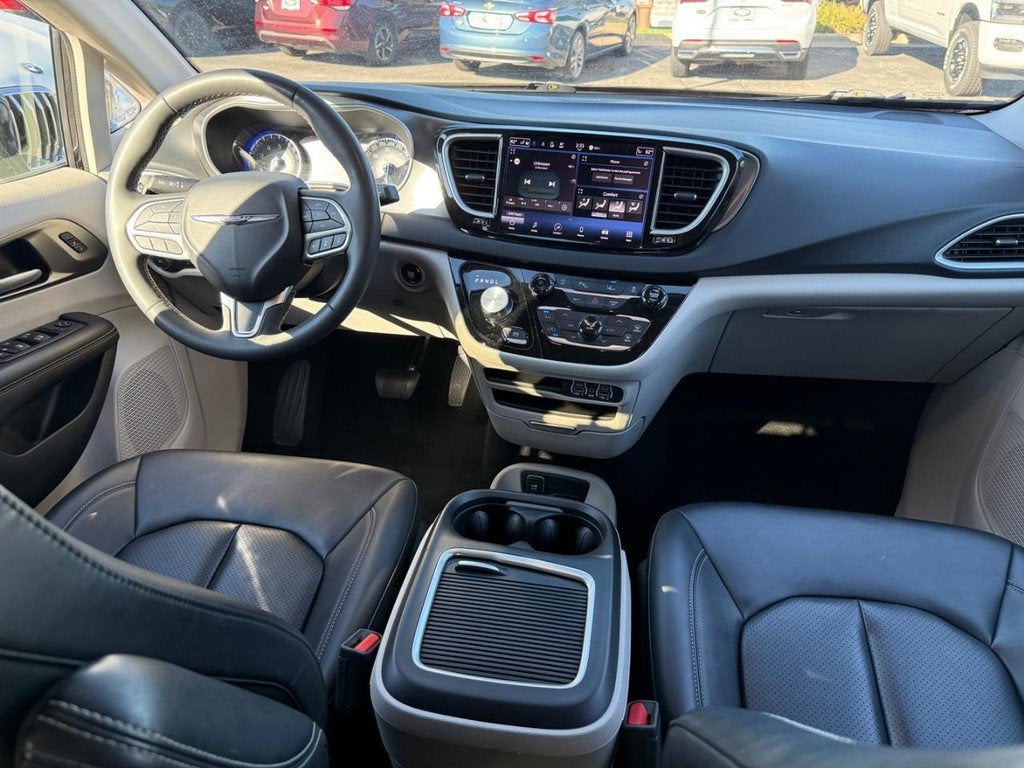 2024 Chrysler Pacifica Touring L NEAR MILWAUKEE WI