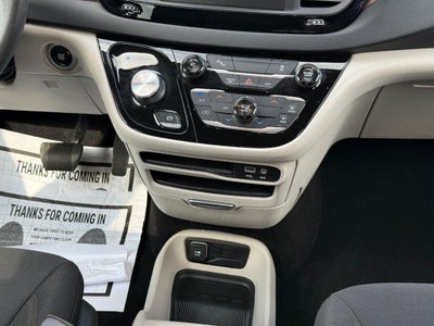 2017 Chrysler Pacifica LX Near Milwaukee WI