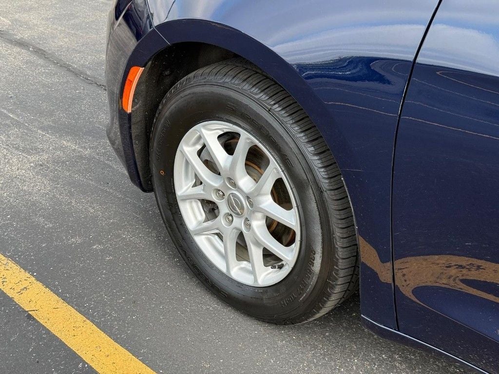 2017 Chrysler Pacifica LX Near Milwaukee WI