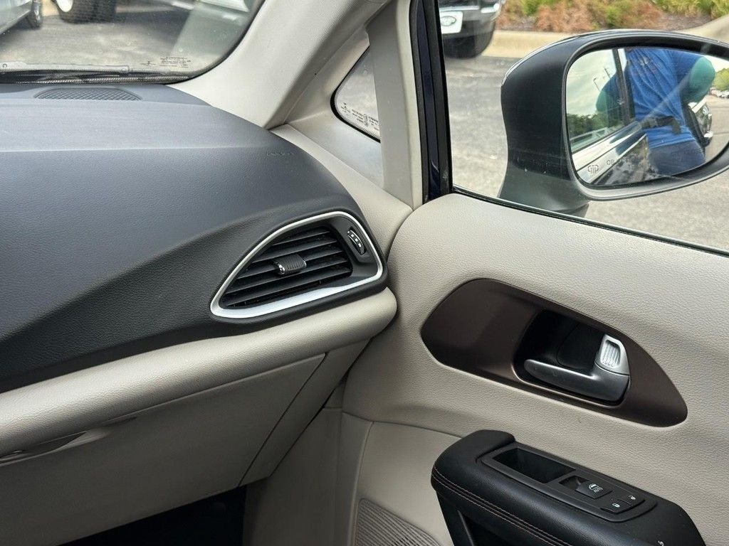 2017 Chrysler Pacifica LX Near Milwaukee WI