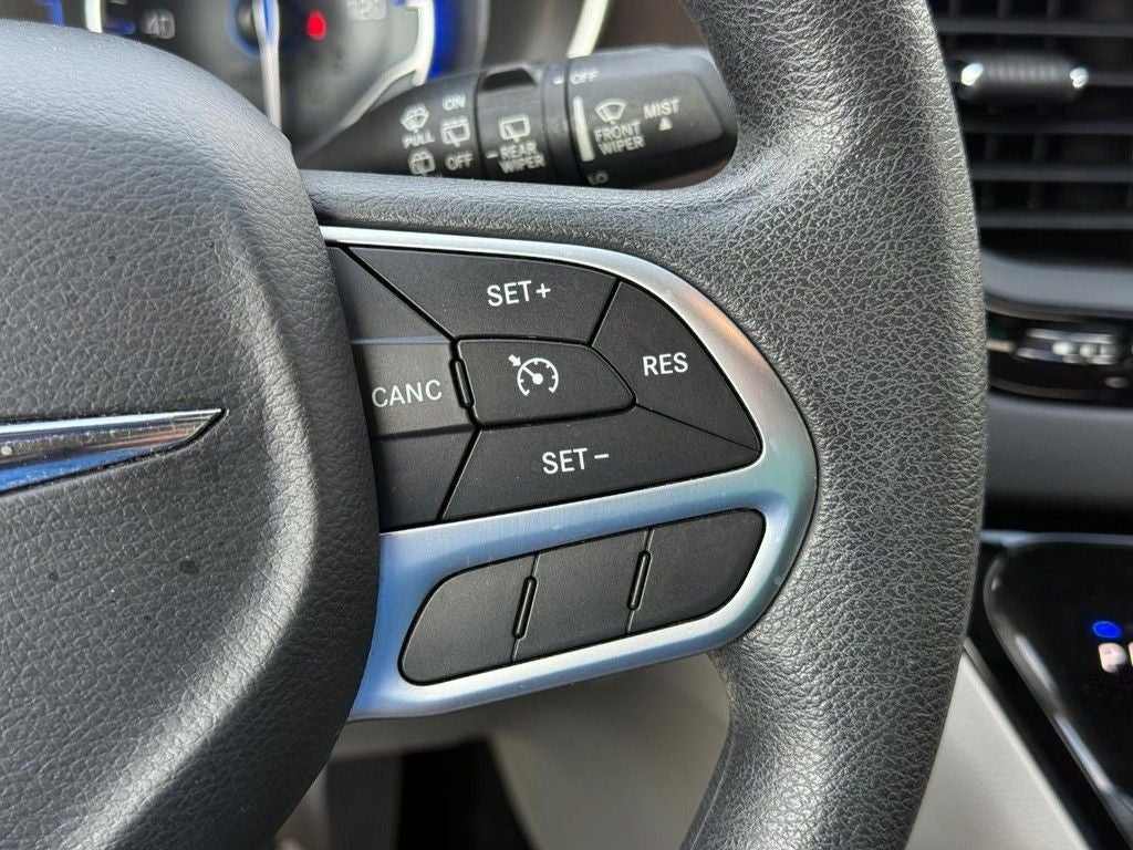 2017 Chrysler Pacifica LX Near Milwaukee WI