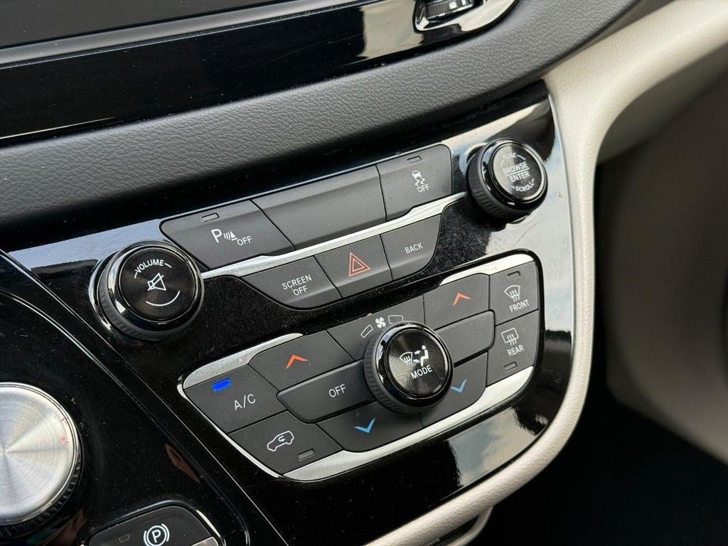 2017 Chrysler Pacifica LX Near Milwaukee WI