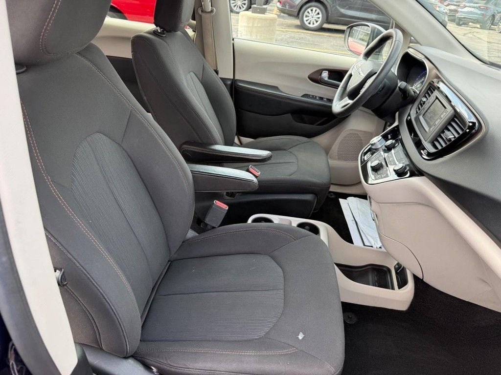 2017 Chrysler Pacifica LX Near Milwaukee WI