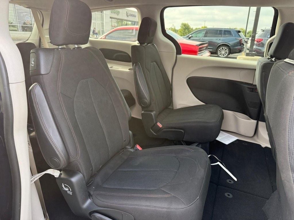 2017 Chrysler Pacifica LX Near Milwaukee WI