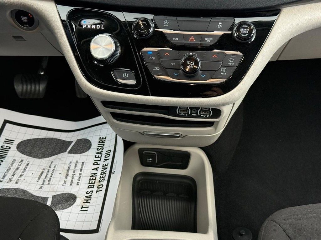 2023 Chrysler Voyager LX Near Milwaukee WI