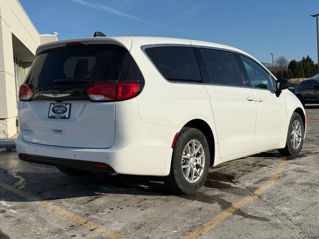 2026 Chrysler Voyager LX