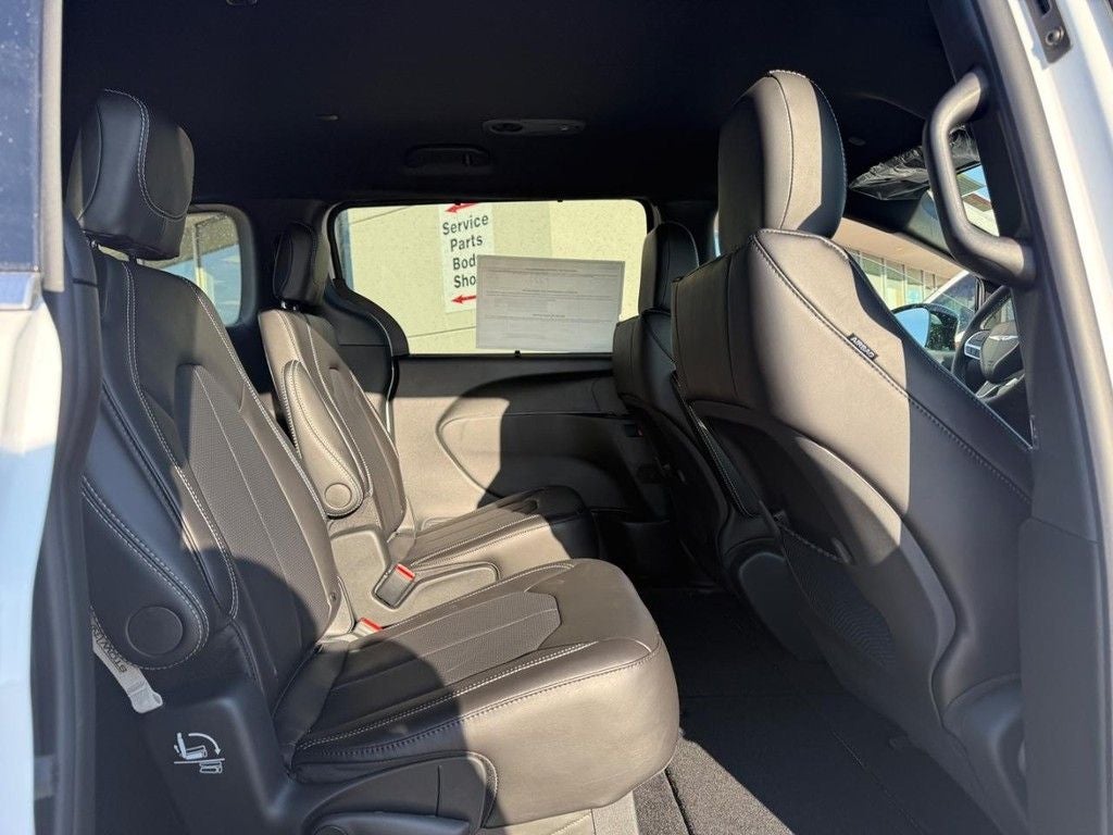 2026 Chrysler Voyager LX