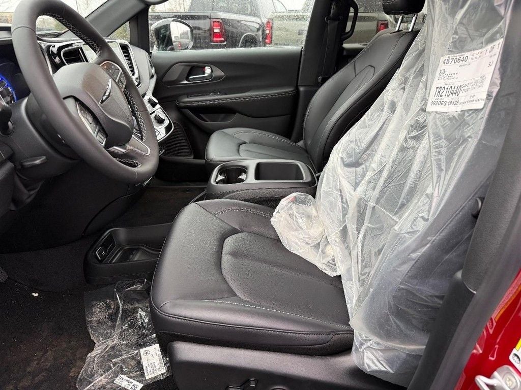 2026 Chrysler Voyager LX