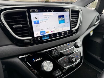 2026 Chrysler Voyager LX