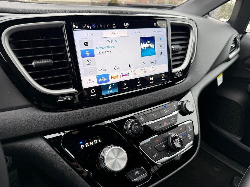 2026 Chrysler Voyager LX