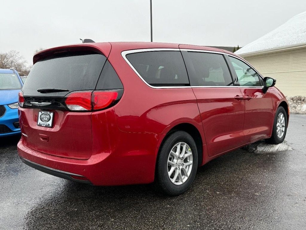 2026 Chrysler Voyager LX