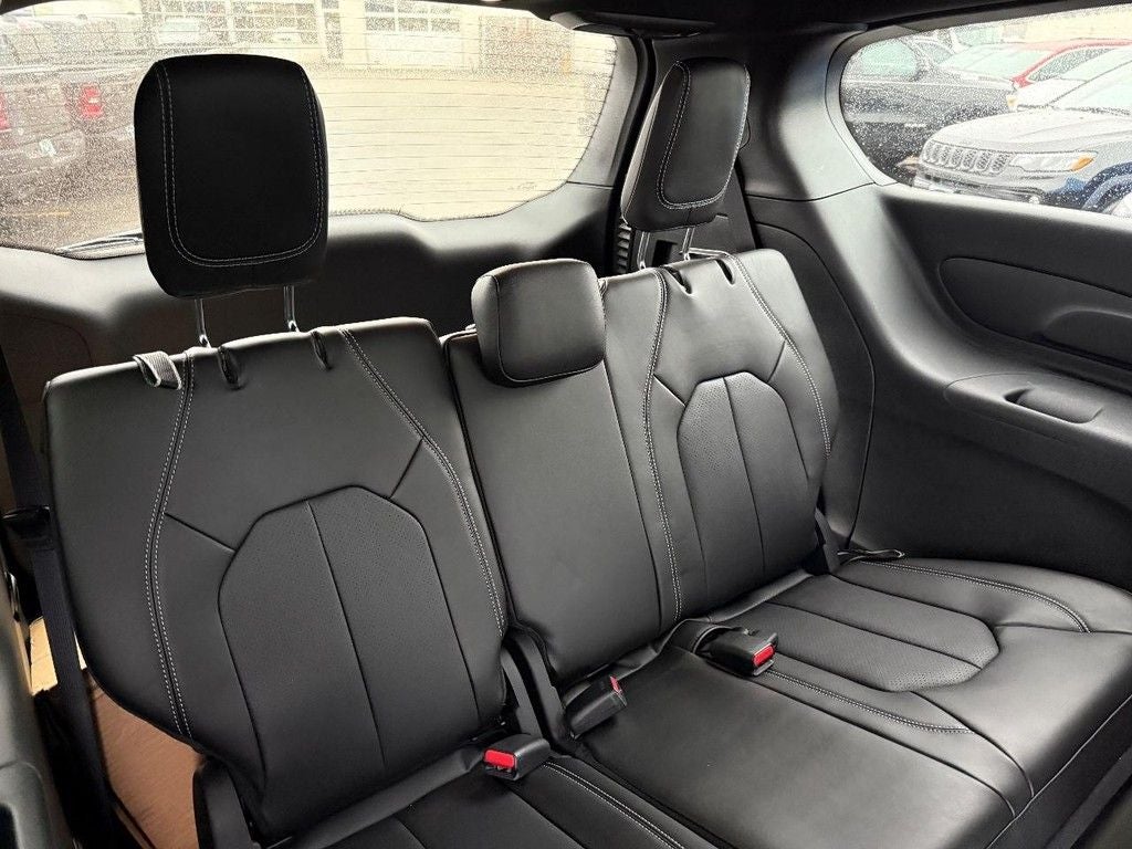 2026 Chrysler Voyager LX