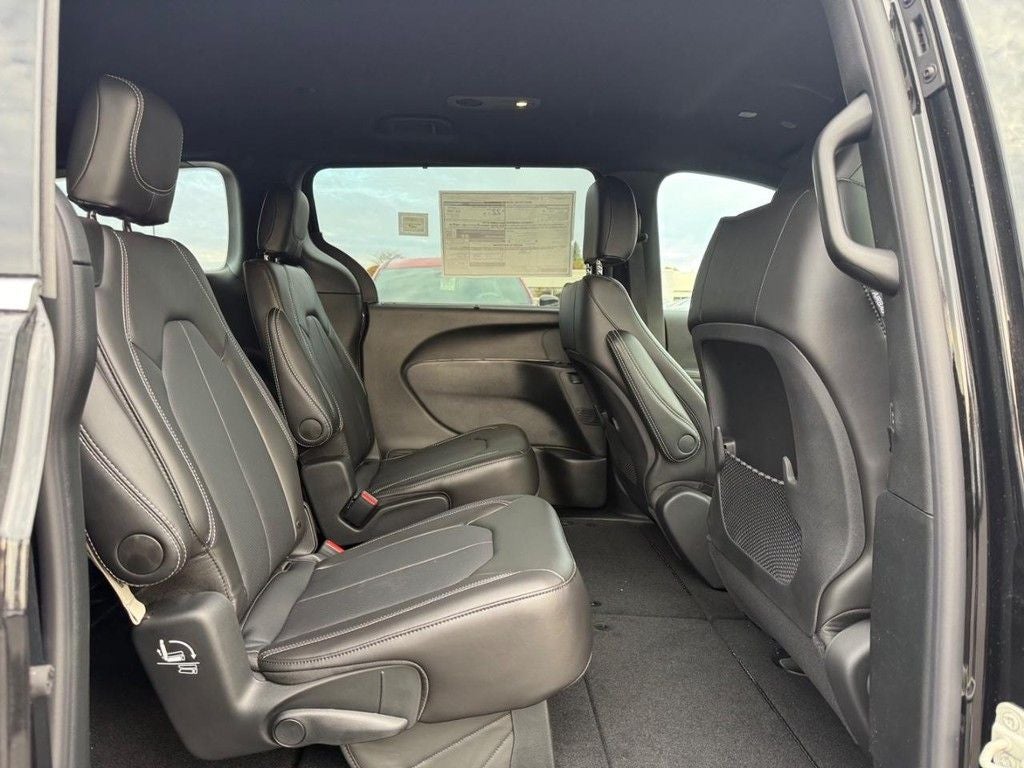 2026 Chrysler Voyager LX