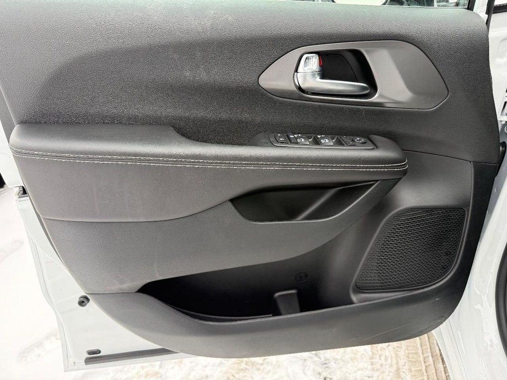 2026 Chrysler Voyager LX