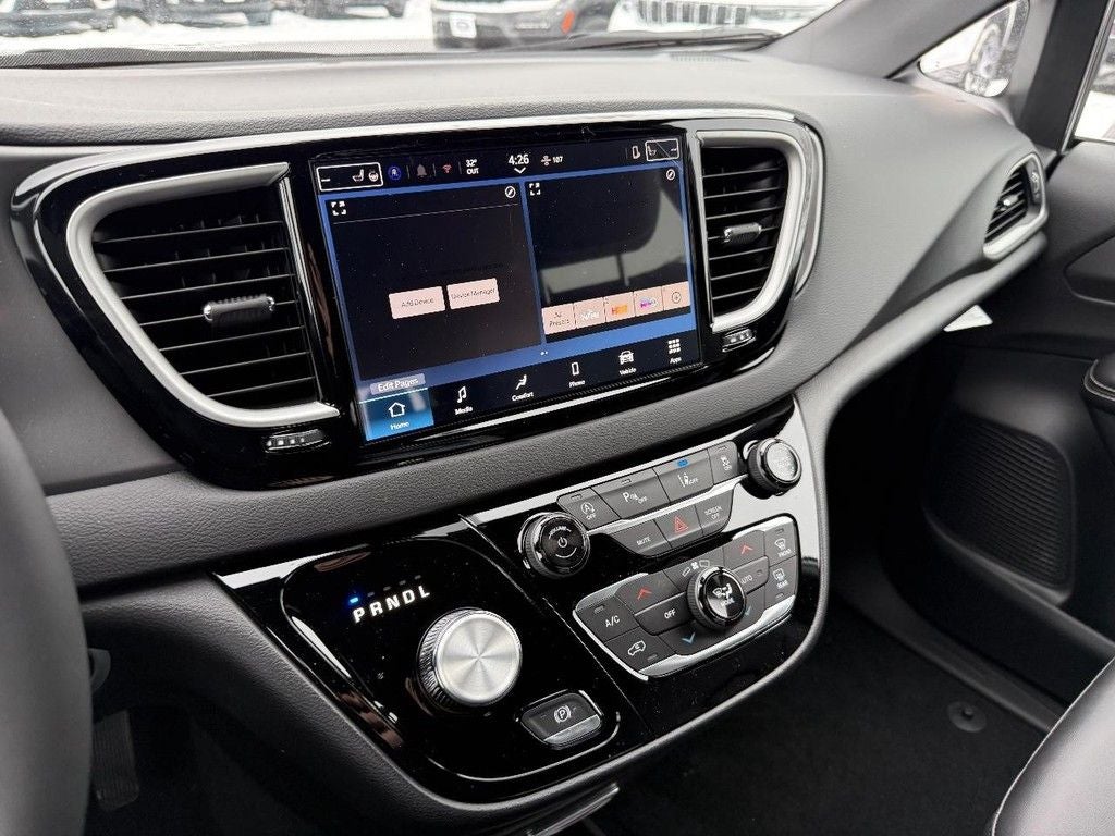 2026 Chrysler Voyager LX