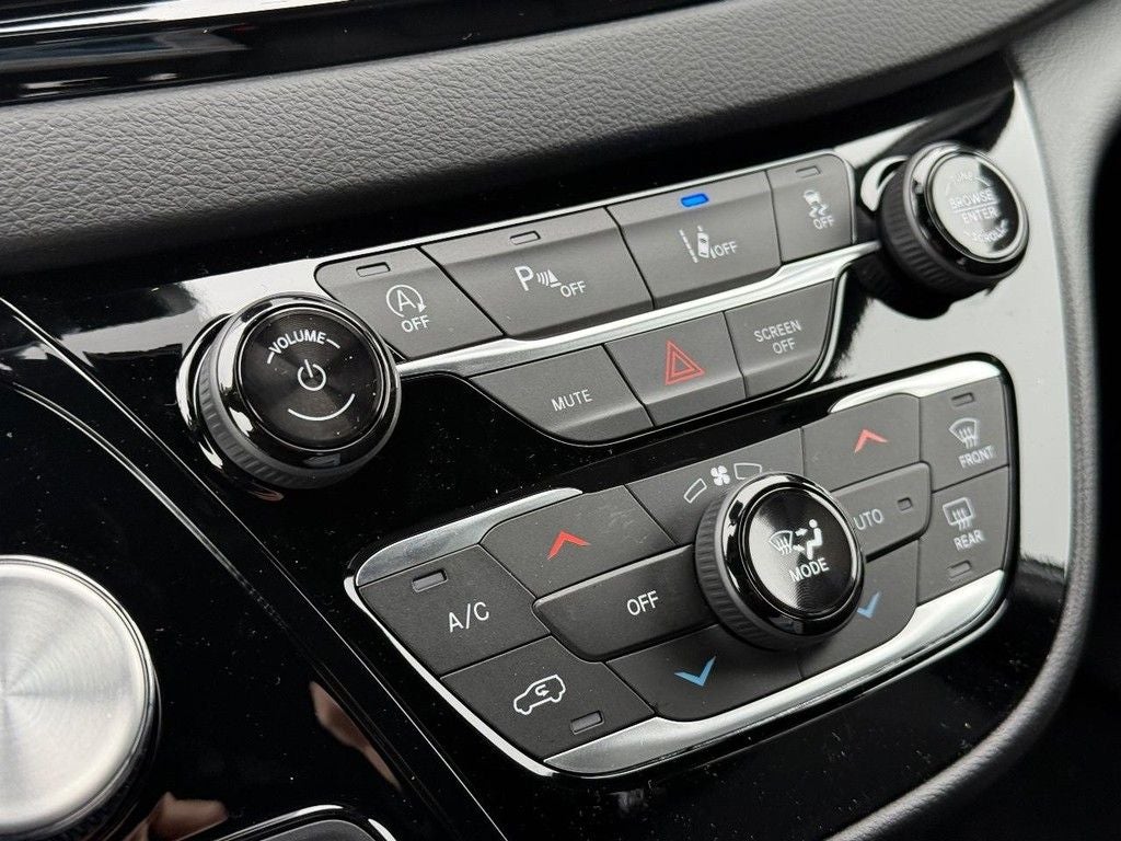 2026 Chrysler Voyager LX