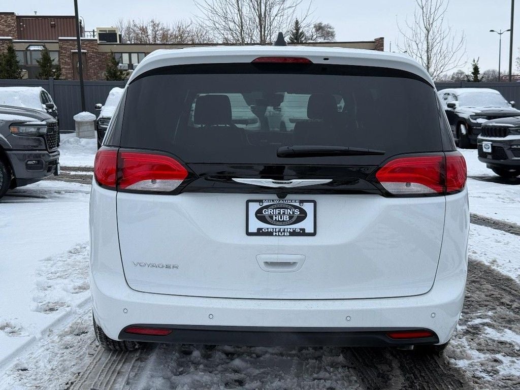 2026 Chrysler Voyager LX