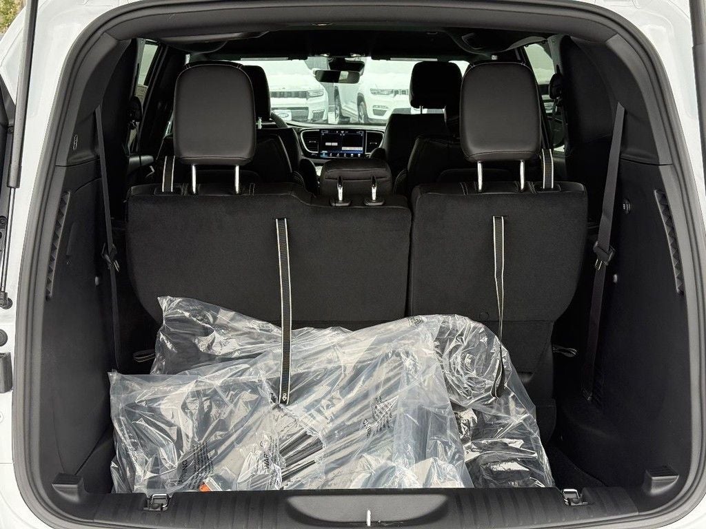 2026 Chrysler Voyager LX