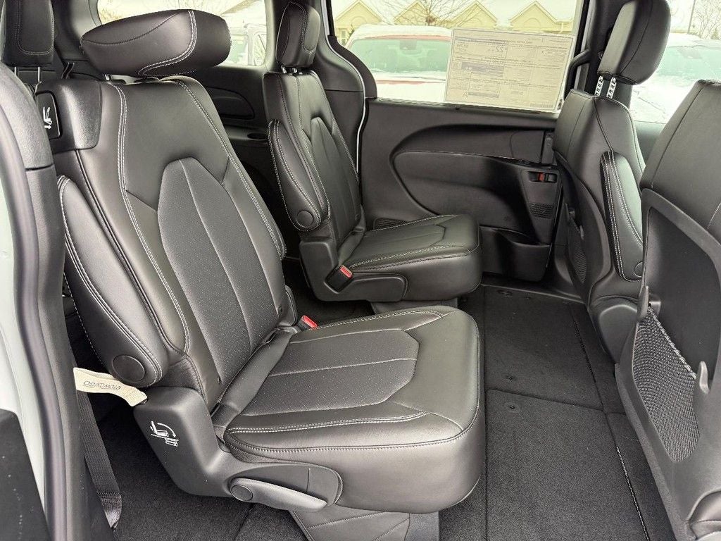 2026 Chrysler Voyager LX