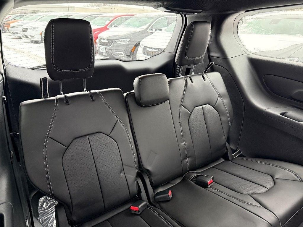 2026 Chrysler Voyager LX