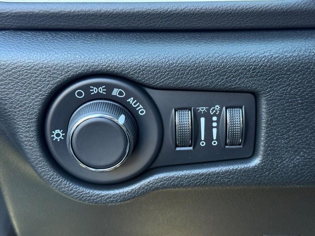 2026 Chrysler Voyager LX