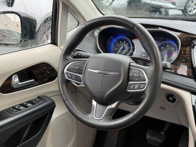 2023 Chrysler Pacifica Limited NEAR MILWAUKEE WI