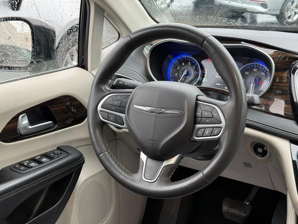 2023 Chrysler Pacifica Limited NEAR MILWAUKEE WI