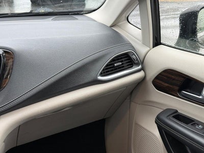 2023 Chrysler Pacifica Limited NEAR MILWAUKEE WI