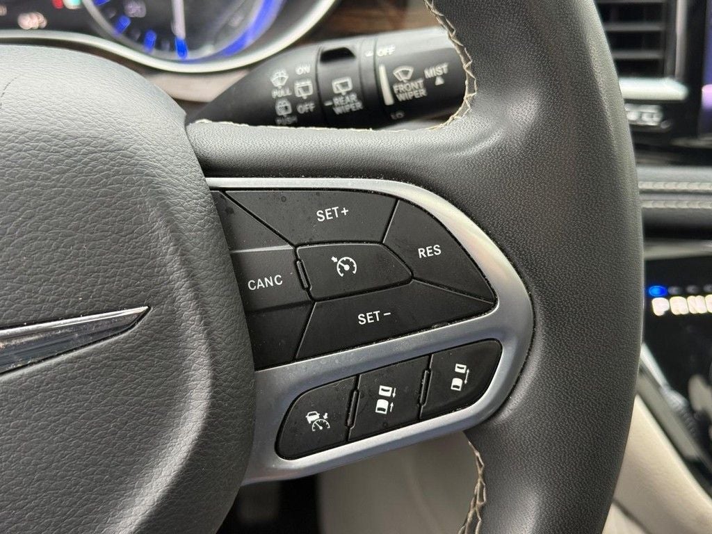 2023 Chrysler Pacifica Limited NEAR MILWAUKEE WI