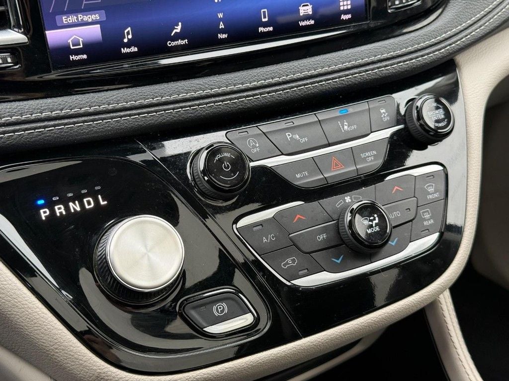 2023 Chrysler Pacifica Limited NEAR MILWAUKEE WI