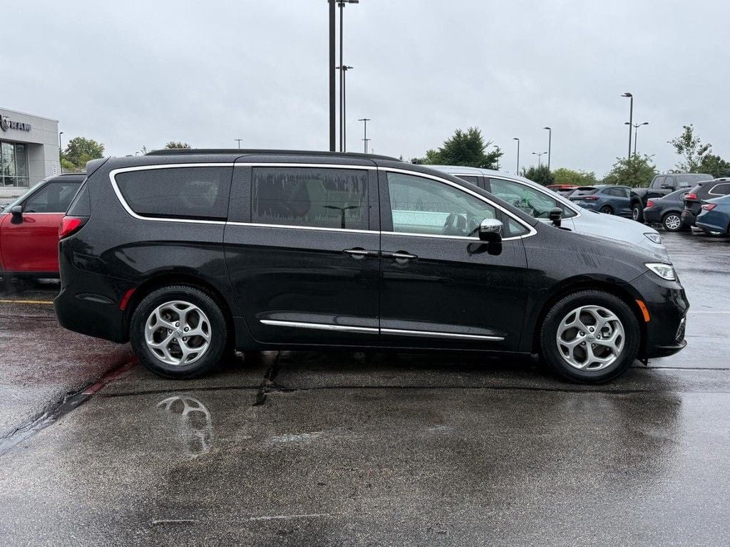 2023 Chrysler Pacifica Limited NEAR MILWAUKEE WI