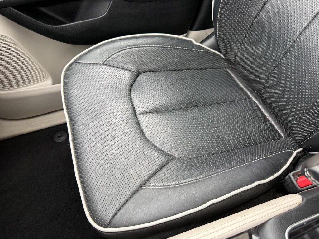 2023 Chrysler Pacifica Limited NEAR MILWAUKEE WI