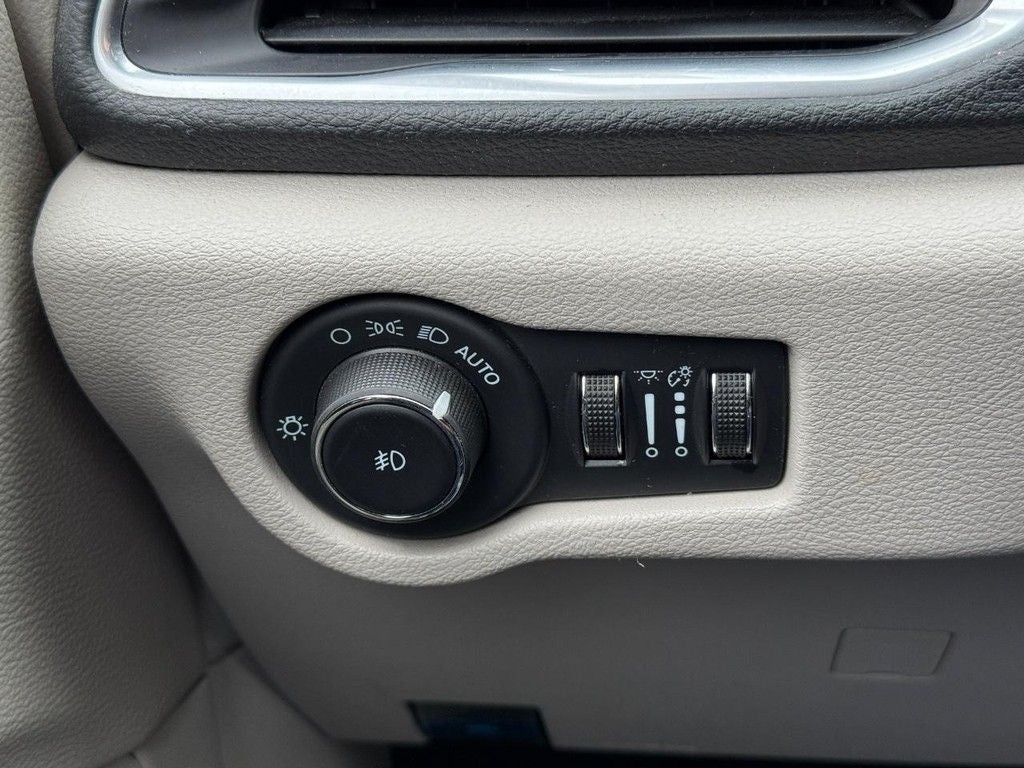2023 Chrysler Pacifica Limited NEAR MILWAUKEE WI