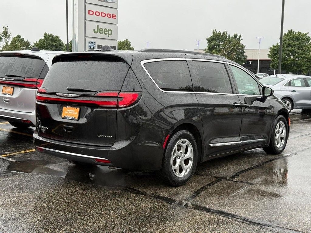 2023 Chrysler Pacifica Limited NEAR MILWAUKEE WI