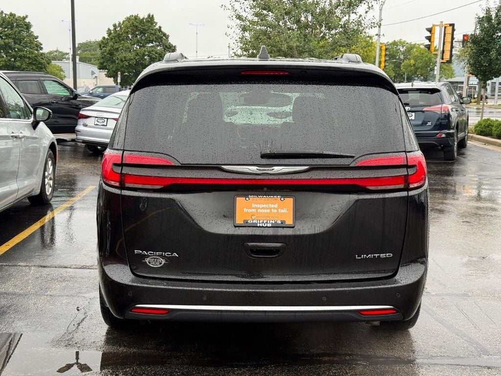 2023 Chrysler Pacifica Limited NEAR MILWAUKEE WI