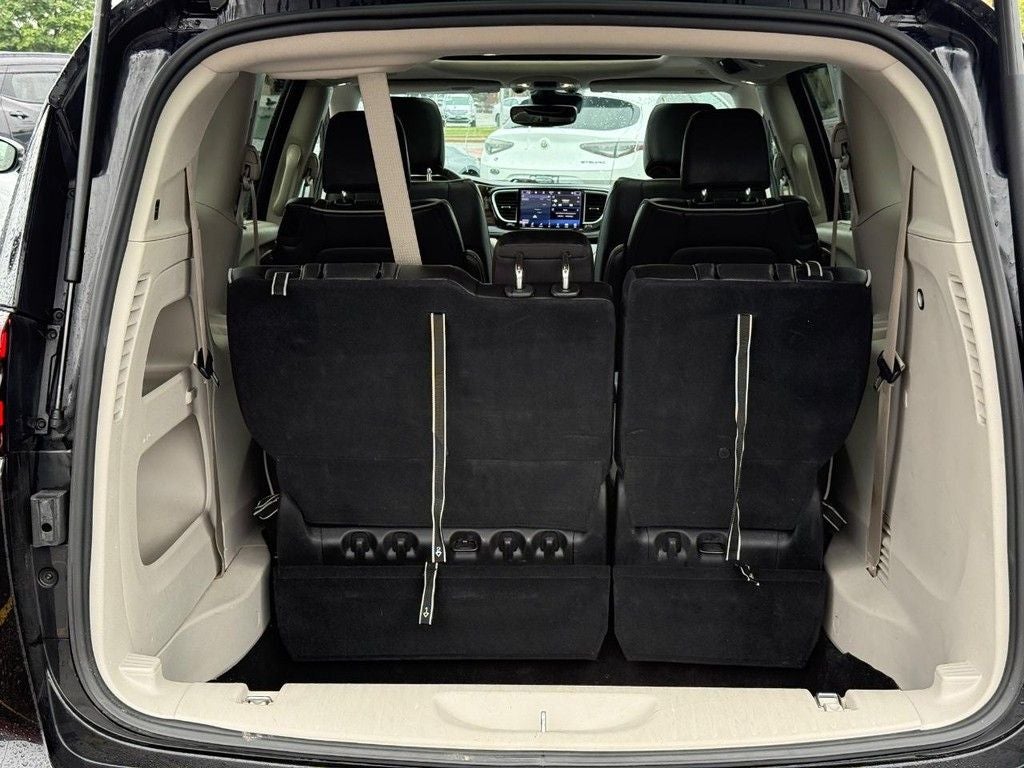 2023 Chrysler Pacifica Limited NEAR MILWAUKEE WI