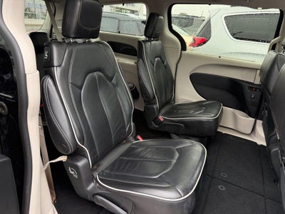 2023 Chrysler Pacifica Limited NEAR MILWAUKEE WI