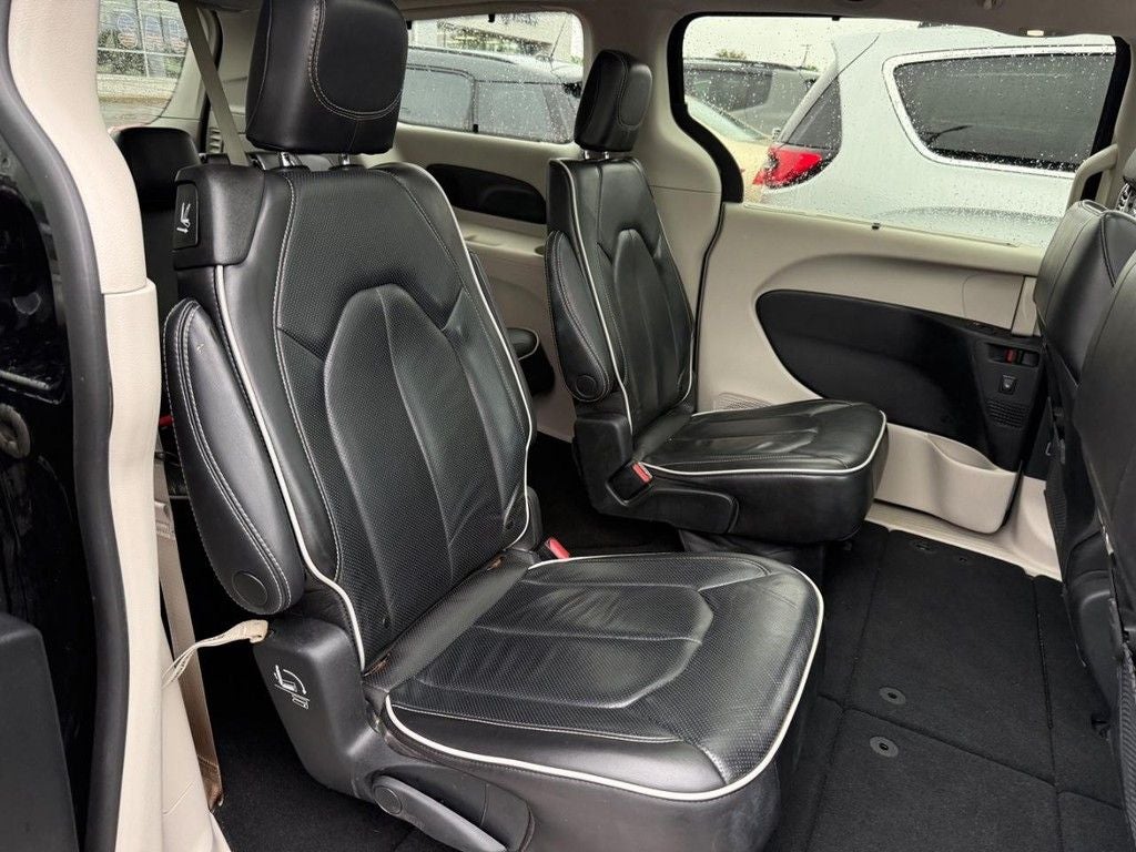 2023 Chrysler Pacifica Limited NEAR MILWAUKEE WI