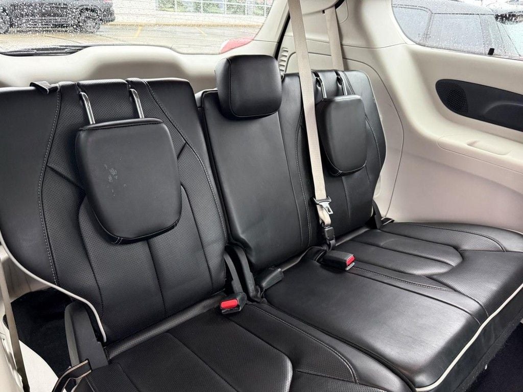 2023 Chrysler Pacifica Limited NEAR MILWAUKEE WI