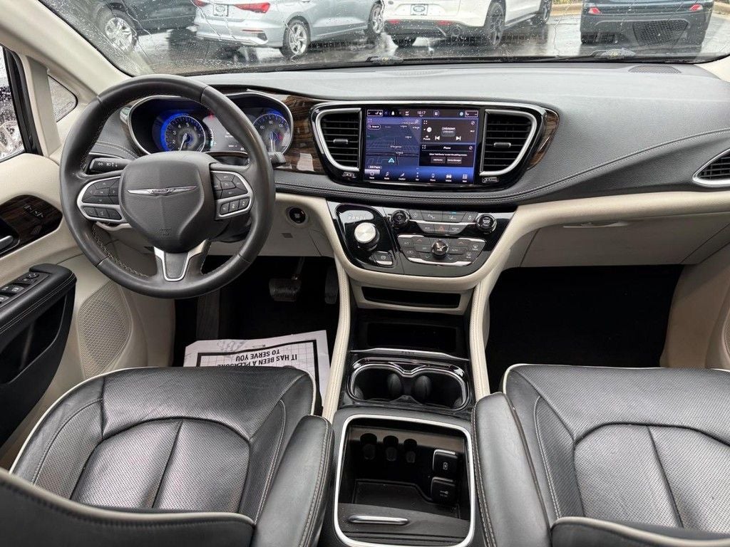 2023 Chrysler Pacifica Limited NEAR MILWAUKEE WI