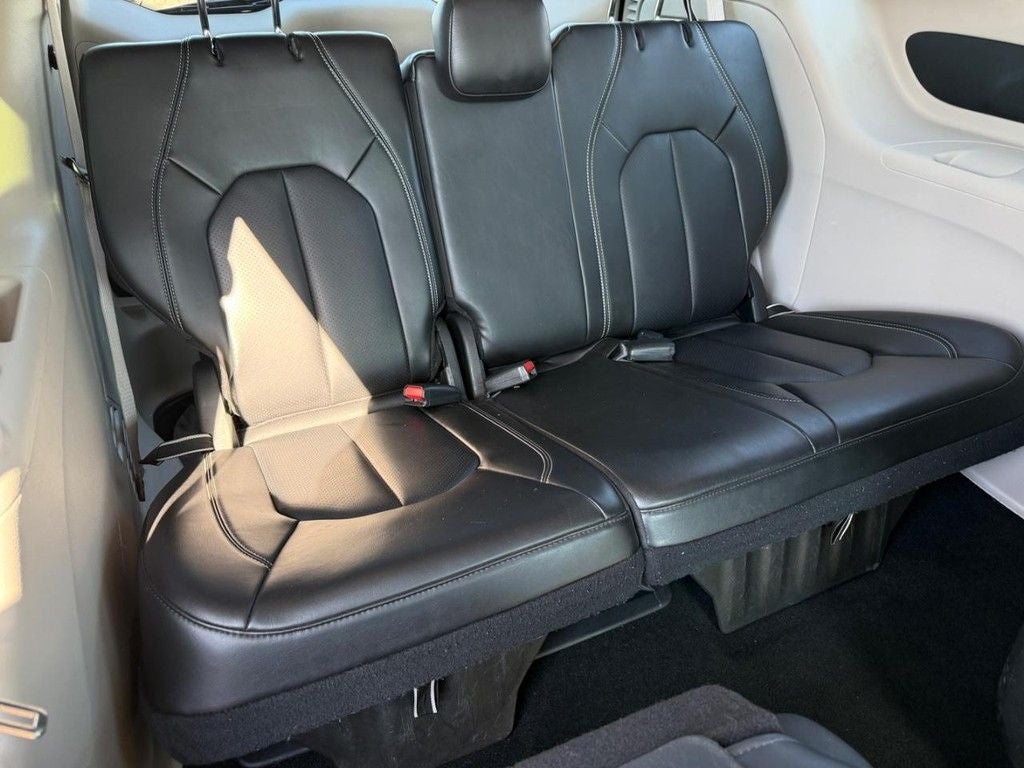 2024 Chrysler Pacifica Hybrid Select NEAR MILWWAUKEE WI