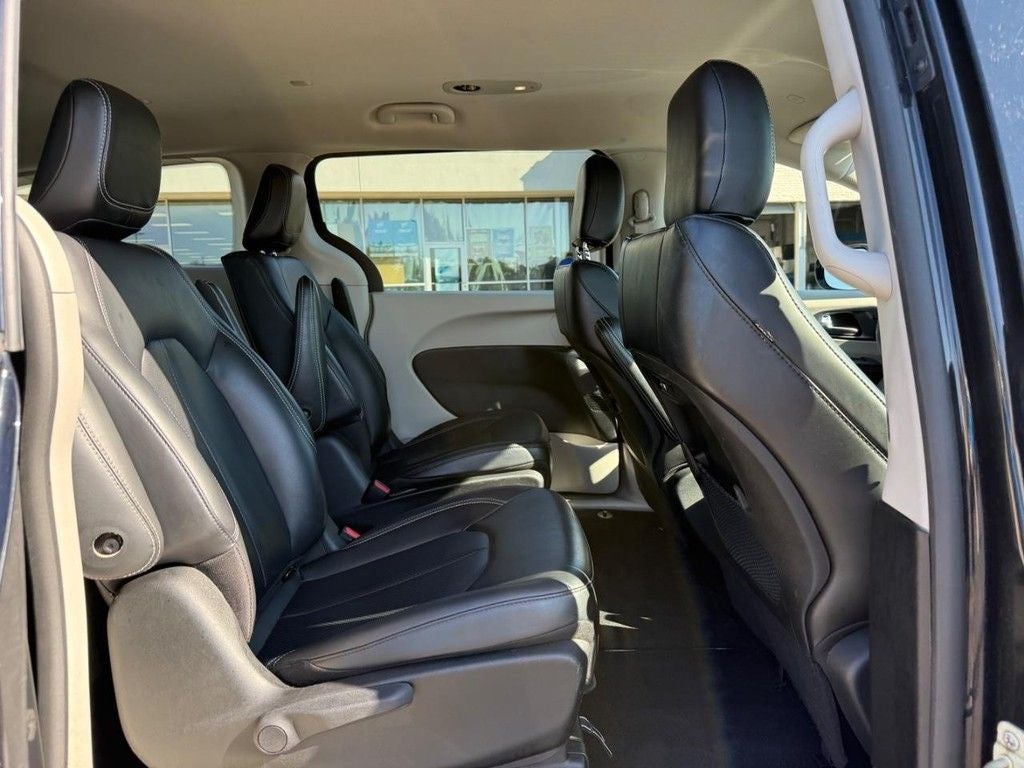 2024 Chrysler Pacifica Hybrid Select NEAR MILWWAUKEE WI