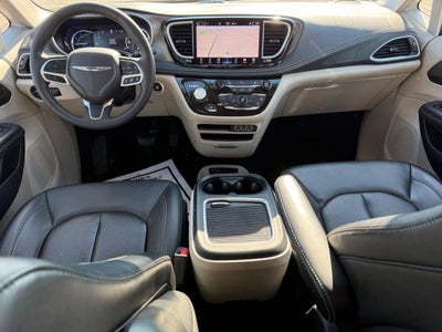 2024 Chrysler Pacifica Hybrid Select NEAR MILWWAUKEE WI
