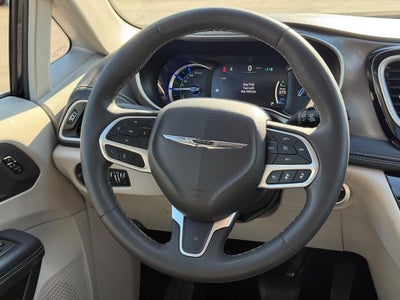 2024 Chrysler Pacifica Hybrid Select NEAR MILWWAUKEE WI