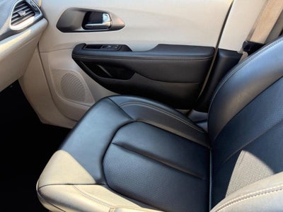 2024 Chrysler Pacifica Hybrid Select NEAR MILWWAUKEE WI