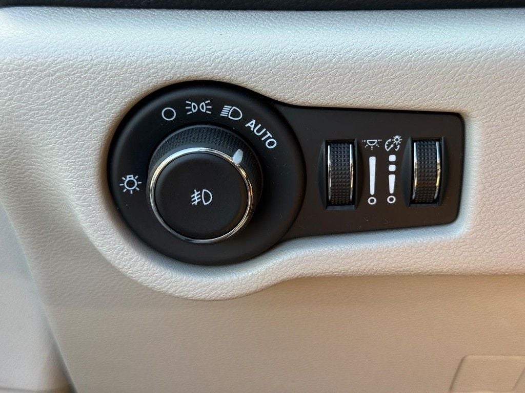 2024 Chrysler Pacifica Hybrid Select NEAR MILWWAUKEE WI