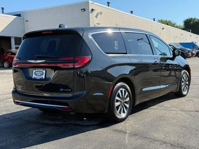 2024 Chrysler Pacifica Hybrid Select NEAR MILWWAUKEE WI