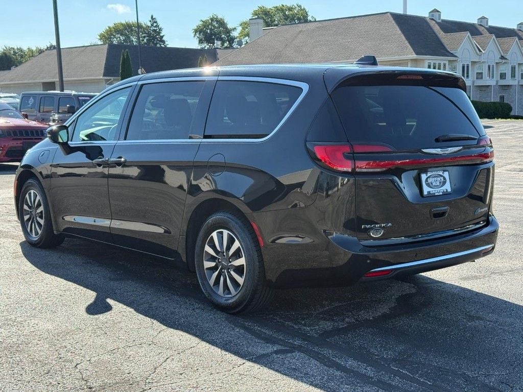 2024 Chrysler Pacifica Hybrid Select NEAR MILWWAUKEE WI